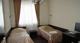 Гостиница TGK Koleso Hotel Вельск Двухместный номер с 2 отдельными кроватями и собственной ванной комнатой-1